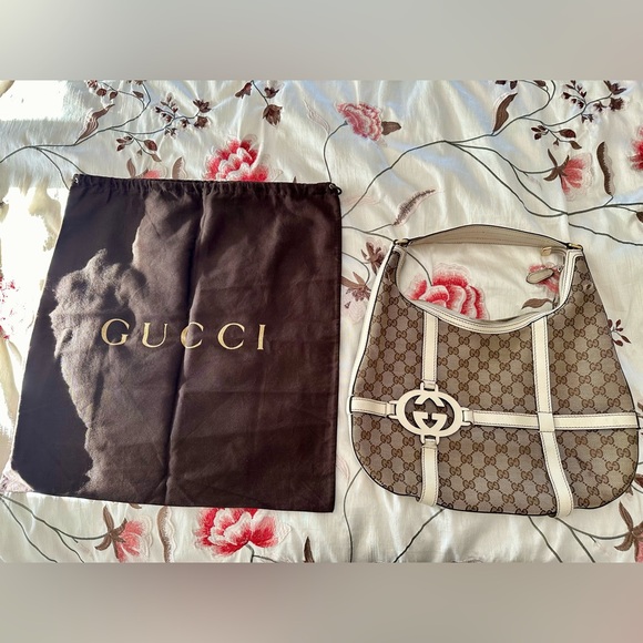 Gucci Classic Monogram with White GG Design Shoulder Bag - Picture 3 of 8